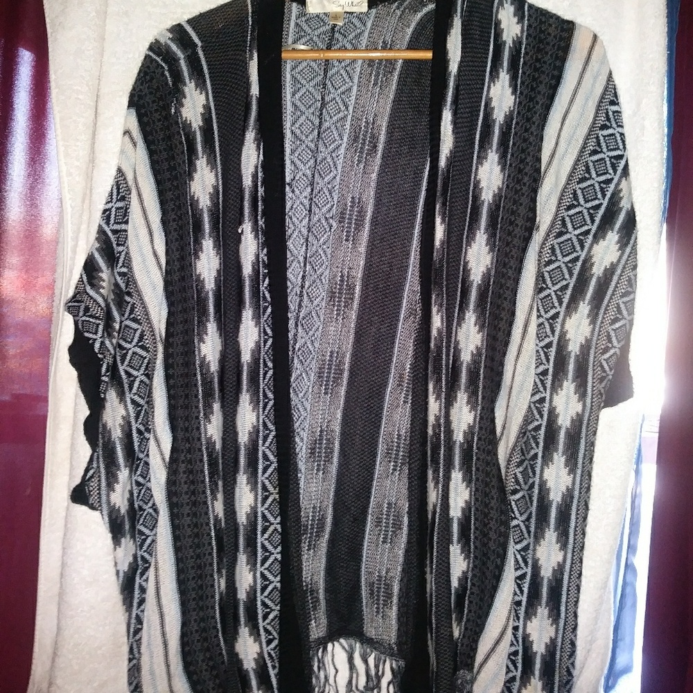 Short sleeve poncho